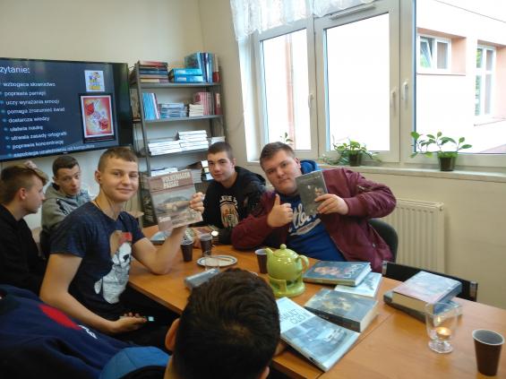 7 Międzynarodowy Miesiąc Bibliotek Szkolnych.9 (szerokość: 565 / wysokość: 423)
