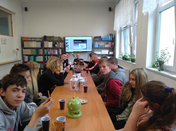 7 Międzynarodowy Miesiąc Bibliotek Szkolnych.11 (szerokość: 565 / wysokość: 423)